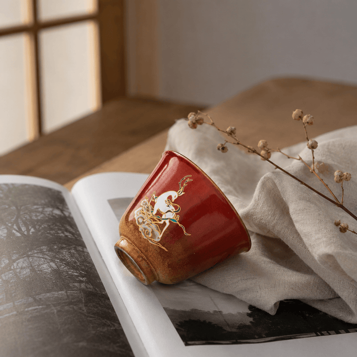 朱釉金彩白鹿文湯呑