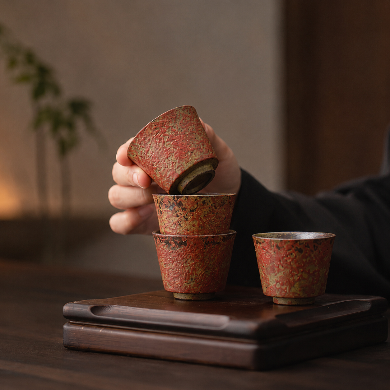 炎彩刻文湯呑 麓庵窯工房作