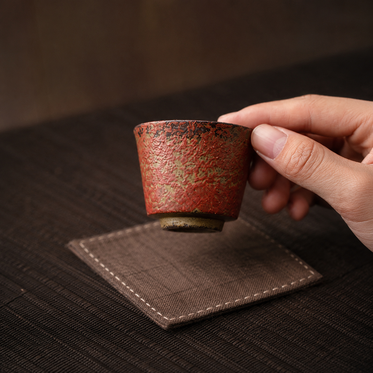 炎彩刻文湯呑 麓庵窯工房作